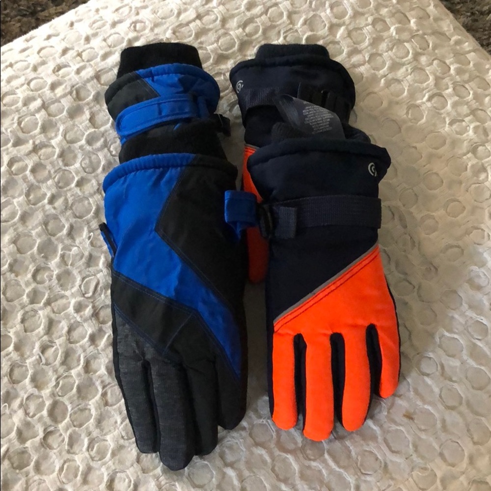 Kids winter gloves. 2 pair